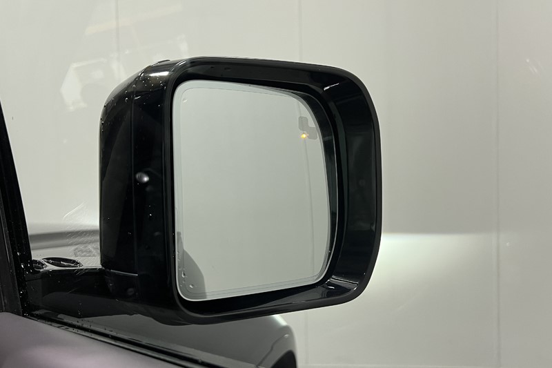 2023 (73) LAND ROVER DEFENDER 5.0 P525 V8 Carpathian Edition 110 5dr Auto 5586574