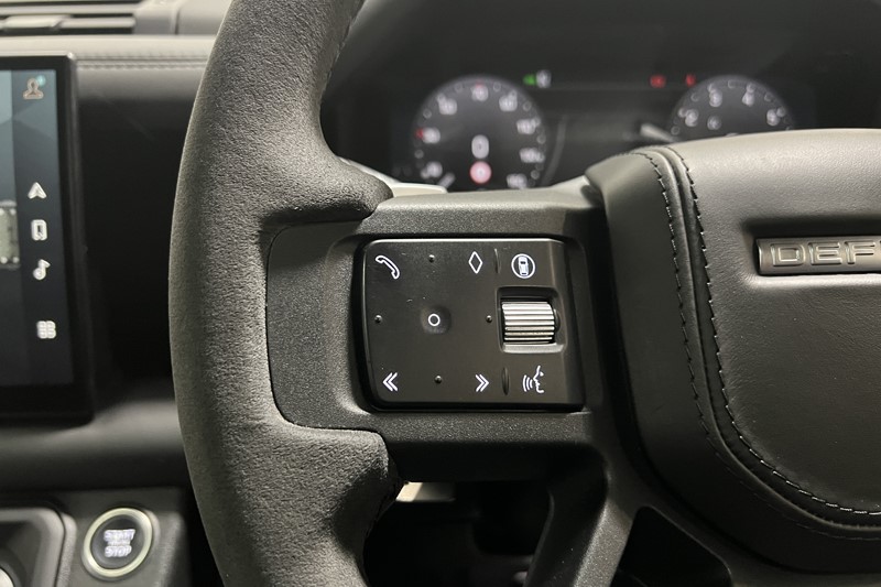 2023 (73) LAND ROVER DEFENDER 5.0 P525 V8 Carpathian Edition 110 5dr Auto 5586579