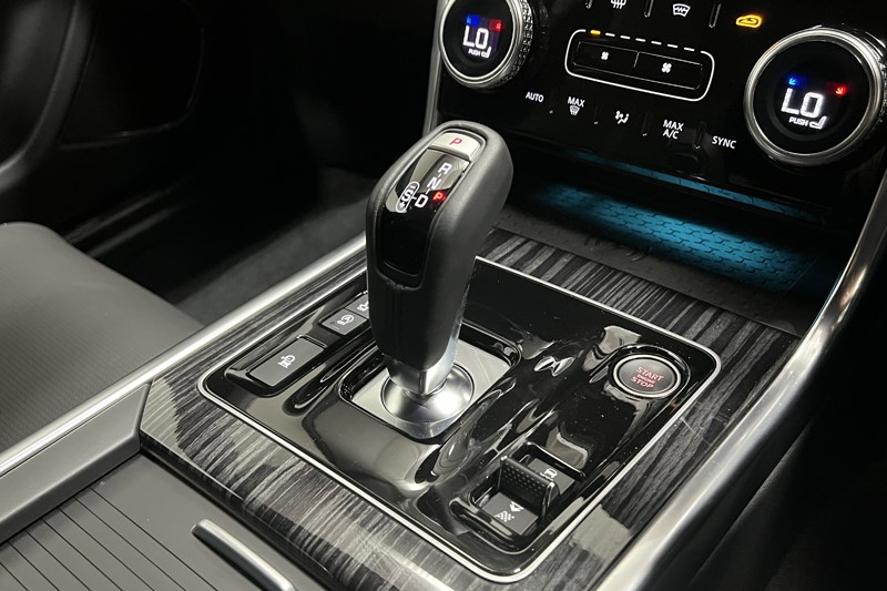 2024 (73) JAGUAR XE 2.0 P250 R-Dynamic HSE Black 4dr Auto 5575118