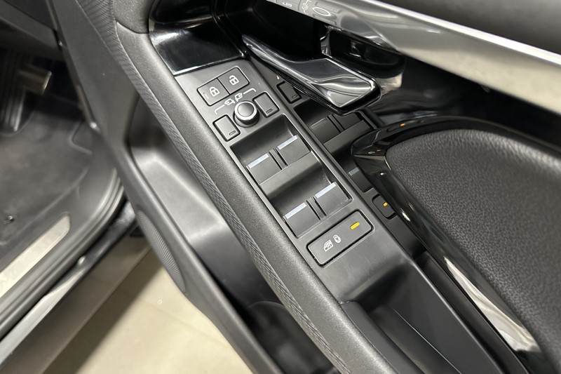 2022 (22) LAND ROVER RANGE ROVER EVOQUE 1.5 P300e R-Dynamic S 5dr Auto 5599860