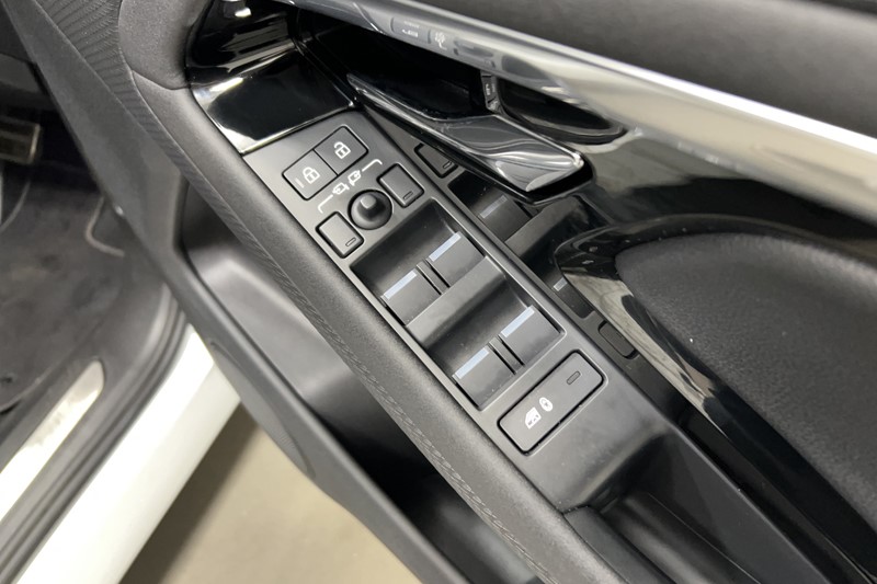 2022 (22) LAND ROVER RANGE ROVER EVOQUE 2.0 P250 R-Dynamic S 5dr Auto 5596316