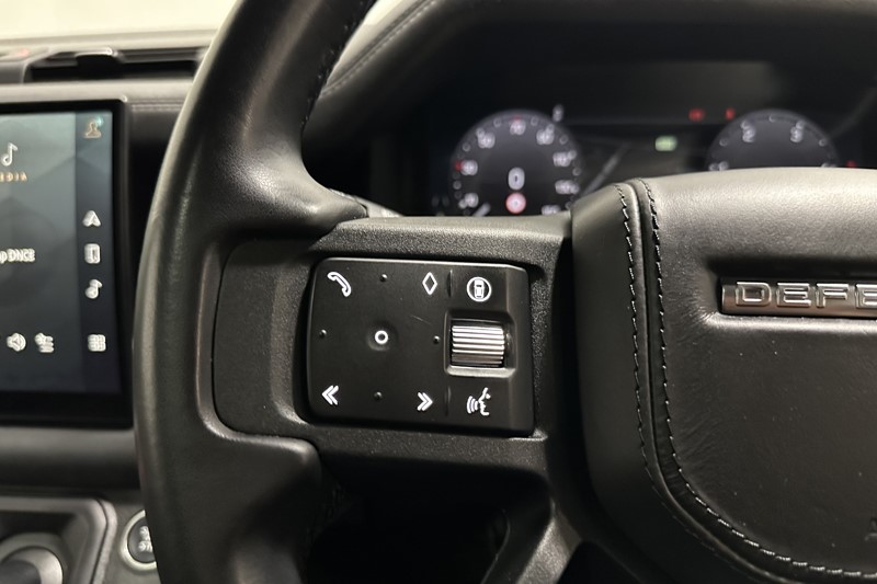 2023 (73) LAND ROVER DEFENDER 3.0 D300 Outbound 130 5dr Auto 5592114