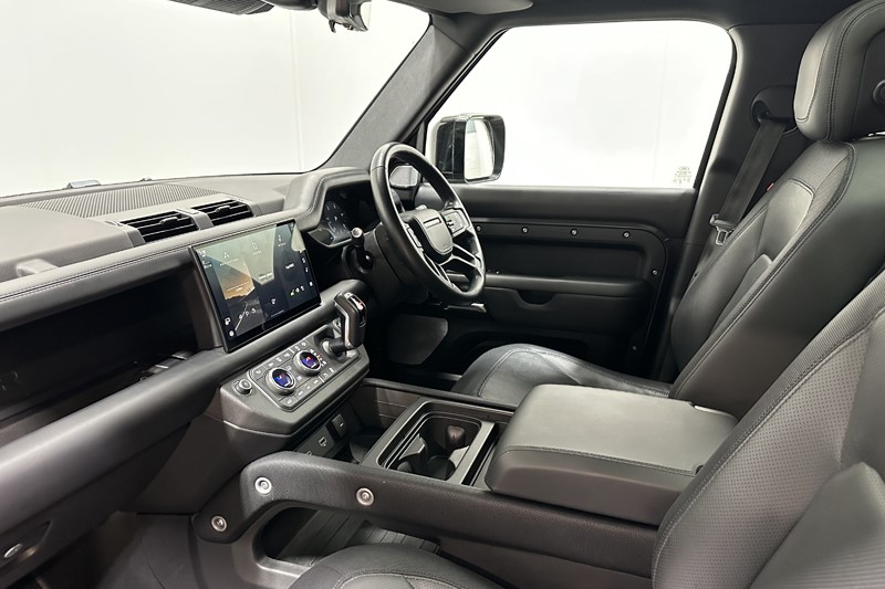 2023 (73) LAND ROVER DEFENDER 3.0 D300 Outbound 130 5dr Auto 5592130