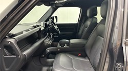 2023 (73) LAND ROVER DEFENDER 3.0 D300 Outbound 130 5dr Auto 5592093