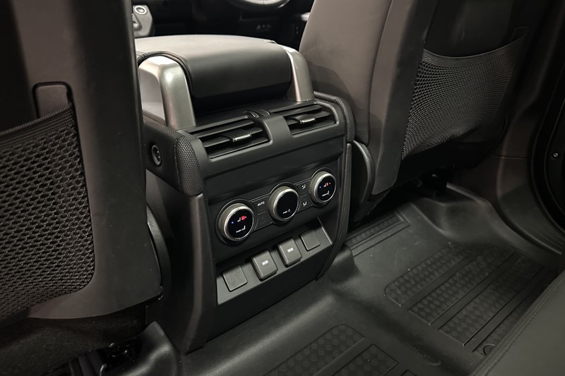 2023 (73) LAND ROVER DEFENDER 3.0 D300 Outbound 130 5dr Auto 5592136