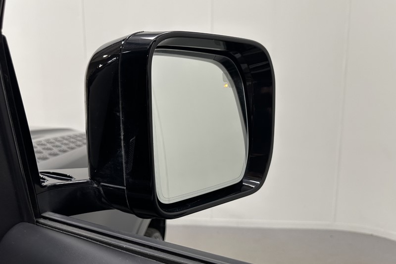 2023 (73) LAND ROVER DEFENDER 3.0 D300 Outbound 130 5dr Auto 5592106