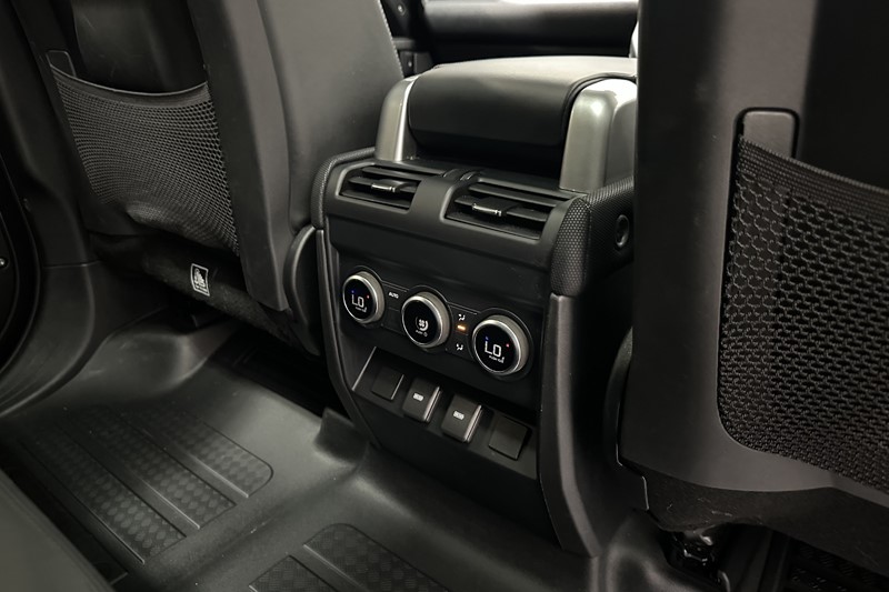 2023 (73) LAND ROVER DEFENDER 3.0 D300 Outbound 130 5dr Auto 5592102