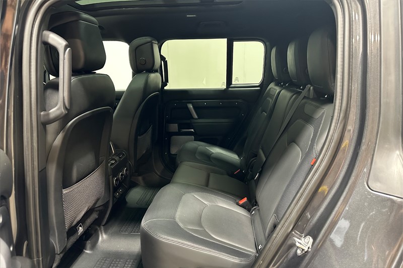 2023 (73) LAND ROVER DEFENDER 3.0 D300 Outbound 130 5dr Auto 5592094