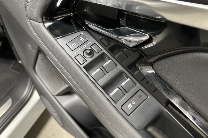 2023 (23) LAND ROVER RANGE ROVER EVOQUE 2.0 D200 R-Dynamic SE 5dr Auto 5613359