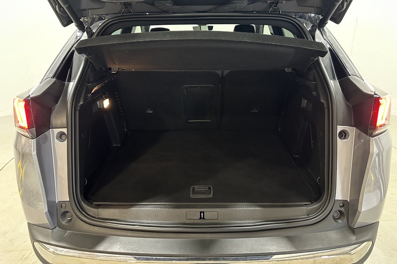 2021 (71) PEUGEOT 3008 1.6 Hybrid4 300 GT 5dr e-EAT8 5596022