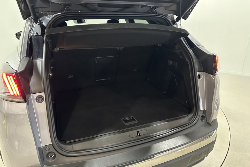 2021 (71) PEUGEOT 3008 1.6 Hybrid4 300 GT 5dr e-EAT8 5596023