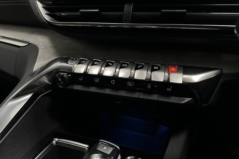 2021 (71) PEUGEOT 3008 1.6 Hybrid4 300 GT 5dr e-EAT8 5596004