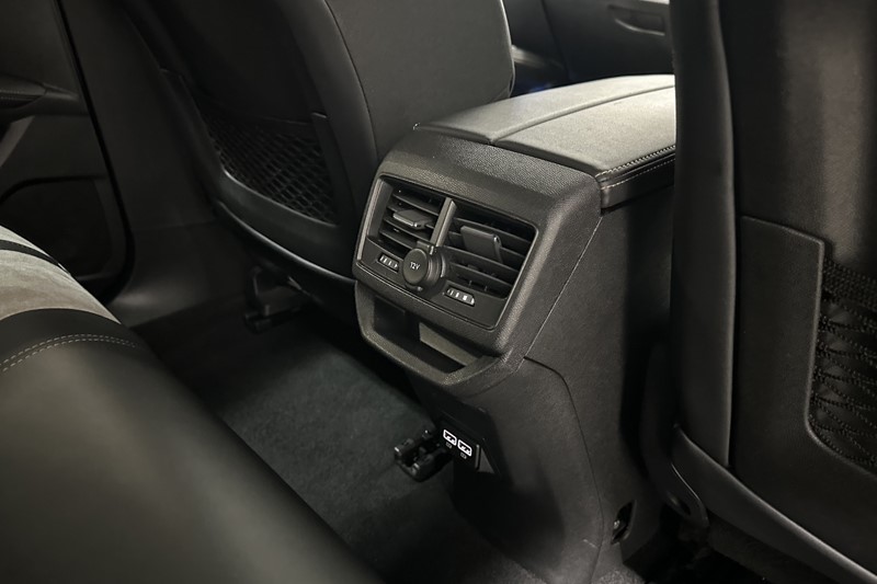 2021 (71) PEUGEOT 3008 1.6 Hybrid4 300 GT 5dr e-EAT8 5595989