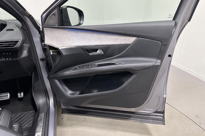2021 (71) PEUGEOT 3008 1.6 Hybrid4 300 GT 5dr e-EAT8 5595990