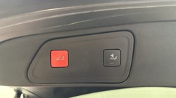 2021 (71) PEUGEOT 3008 1.6 Hybrid4 300 GT 5dr e-EAT8 5596024