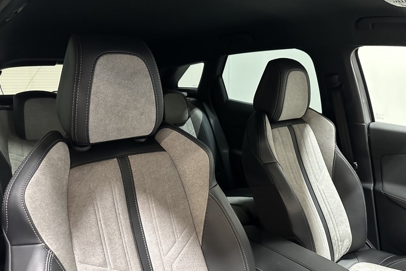 2021 (71) PEUGEOT 3008 1.6 Hybrid4 300 GT 5dr e-EAT8 5595996