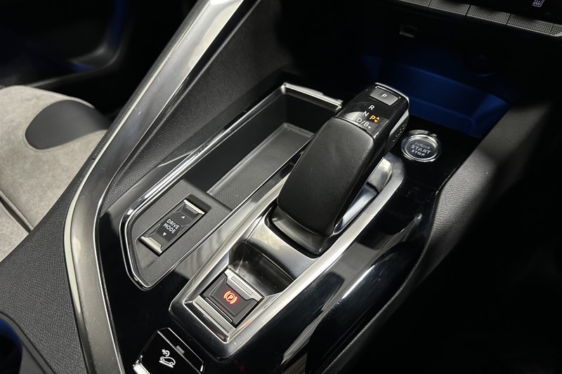 2021 (71) PEUGEOT 3008 1.6 Hybrid4 300 GT 5dr e-EAT8 5596002