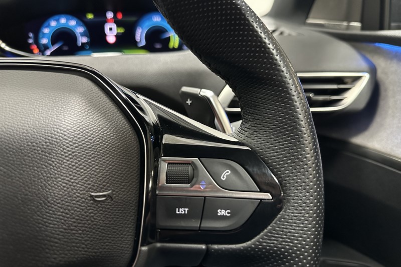 2021 (71) PEUGEOT 3008 1.6 Hybrid4 300 GT 5dr e-EAT8 5595998