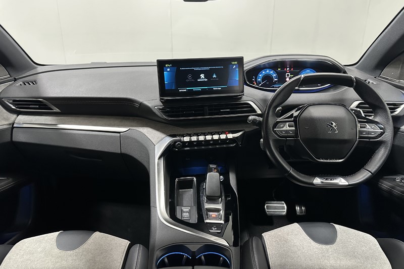 2021 (71) PEUGEOT 3008 1.6 Hybrid4 300 GT 5dr e-EAT8 5595987