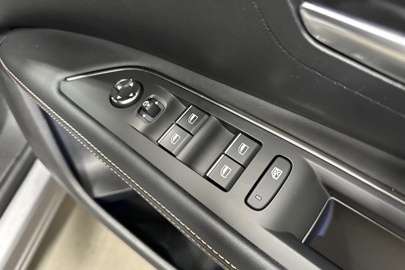 2021 (71) PEUGEOT 3008 1.6 Hybrid4 300 GT 5dr e-EAT8 5595991