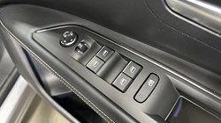 2021 (71) PEUGEOT 3008 1.6 Hybrid4 300 GT 5dr e-EAT8 5595991