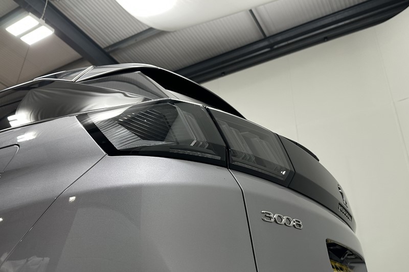 2021 (71) PEUGEOT 3008 1.6 Hybrid4 300 GT 5dr e-EAT8 5596025