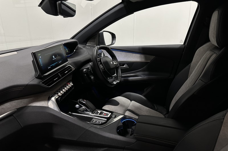 2021 (71) PEUGEOT 3008 1.6 Hybrid4 300 GT 5dr e-EAT8 5596015