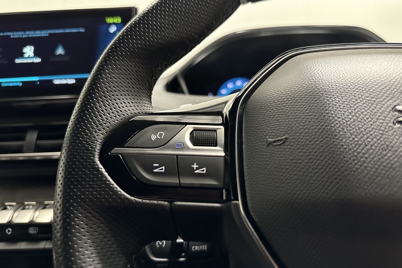 2021 (71) PEUGEOT 3008 1.6 Hybrid4 300 GT 5dr e-EAT8 5595999