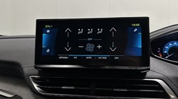 2021 (71) PEUGEOT 3008 1.6 Hybrid4 300 GT 5dr e-EAT8 5596014