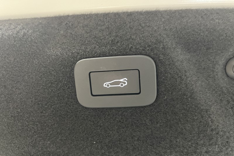 2024 (73) JAGUAR XE 2.0 D200 R-Dynamic SE Black 4dr Auto 5596131