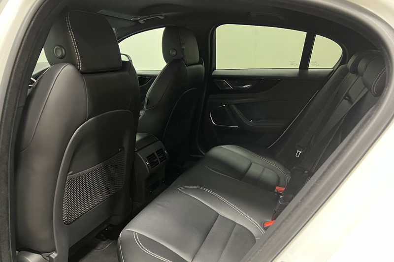 2024 (73) JAGUAR XE 2.0 D200 R-Dynamic SE Black 4dr Auto 5596127