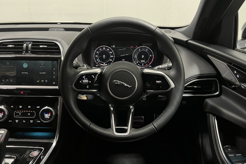 2024 (73) JAGUAR XE 2.0 D200 R-Dynamic SE Black 4dr Auto 5596102