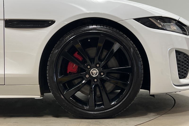 2024 (73) JAGUAR XE 2.0 D200 R-Dynamic SE Black 4dr Auto 5596099