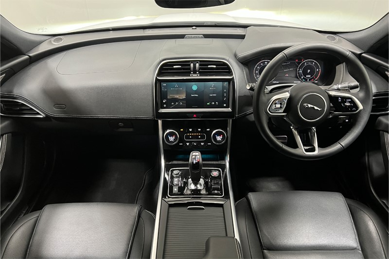 2024 (73) JAGUAR XE 2.0 D200 R-Dynamic SE Black 4dr Auto 5596100