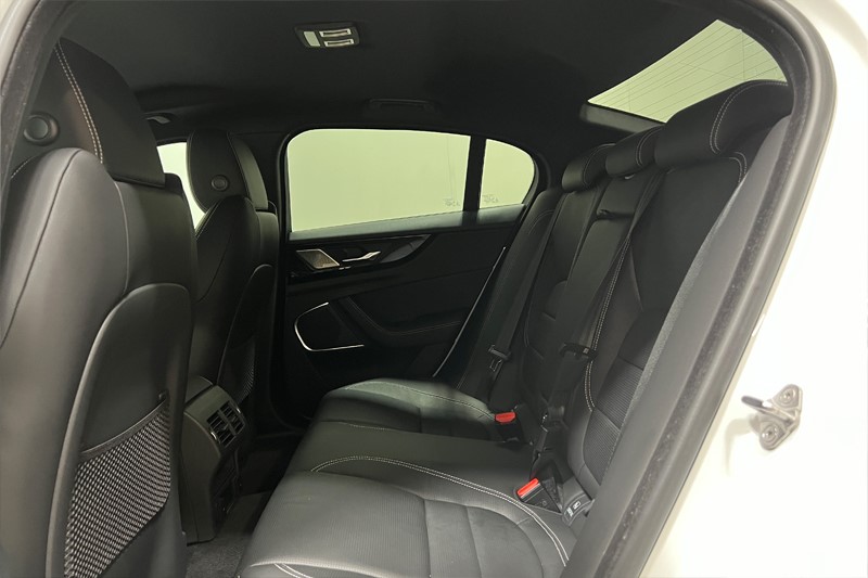 2024 (73) JAGUAR XE 2.0 D200 R-Dynamic SE Black 4dr Auto 5596095