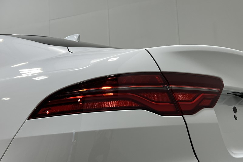 2024 (73) JAGUAR XE 2.0 D200 R-Dynamic SE Black 4dr Auto 5596132