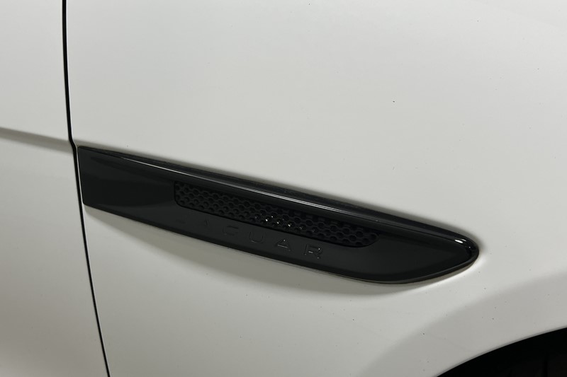 2024 (73) JAGUAR XE 2.0 D200 R-Dynamic SE Black 4dr Auto 5596136