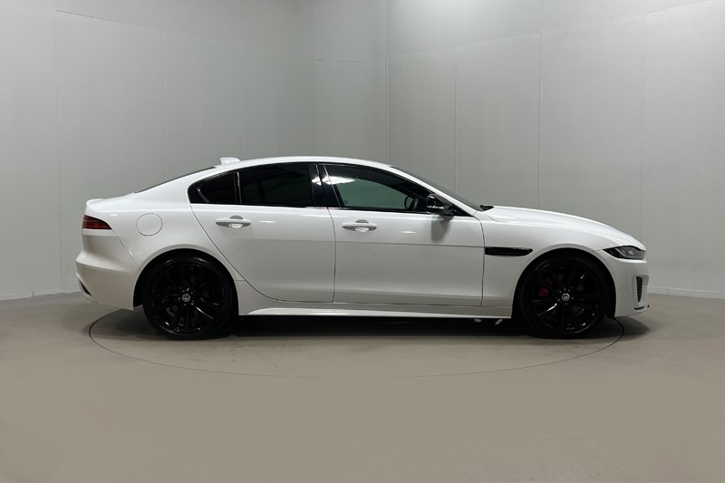 2024 (73) JAGUAR XE 2.0 D200 R-Dynamic SE Black 4dr Auto 5596096