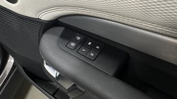 2021 (70) LAND ROVER DISCOVERY 3.0 D300 R-Dynamic HSE 5dr Auto 5613480