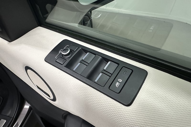 2021 (70) LAND ROVER DISCOVERY 3.0 D300 R-Dynamic HSE 5dr Auto 5613481