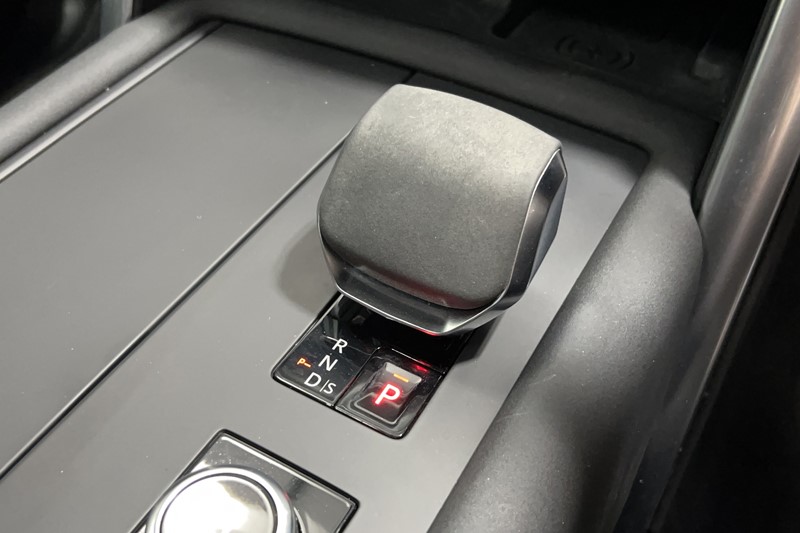 2024 (73) LAND ROVER DISCOVERY 3.0 D300 Metropolitan Edition 5dr Auto 5632800
