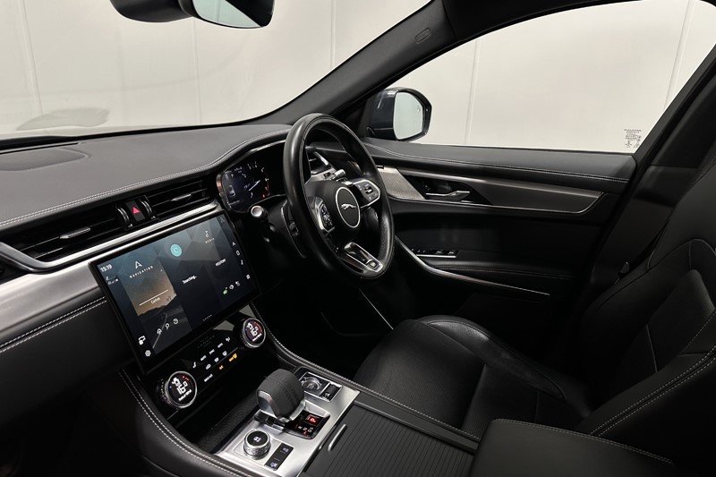 2022 (72) JAGUAR F-PACE 2.0 P250 R-Dynamic SE 5dr Auto AWD 5613847