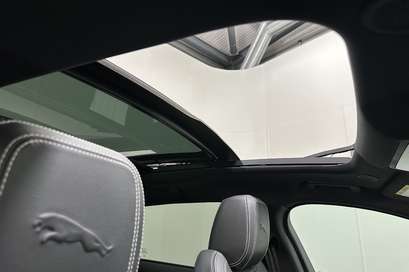 2022 (72) JAGUAR F-PACE 2.0 P250 R-Dynamic SE 5dr Auto AWD 5613832