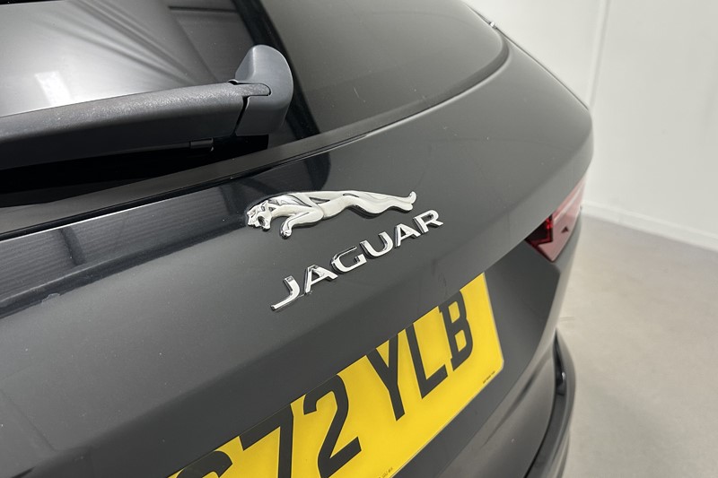 2022 (72) JAGUAR F-PACE 2.0 P250 R-Dynamic SE 5dr Auto AWD 5613857