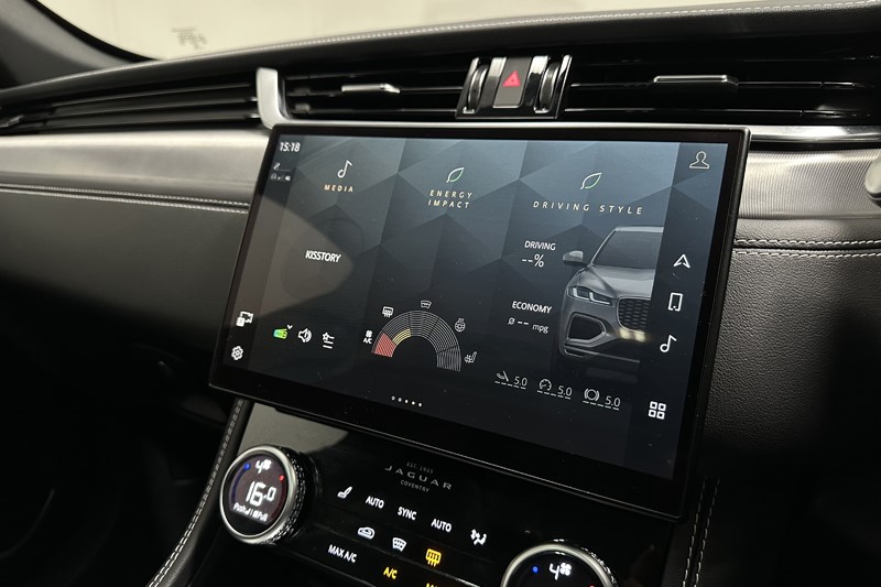 2022 (72) JAGUAR F-PACE 2.0 P250 R-Dynamic SE 5dr Auto AWD 5613839