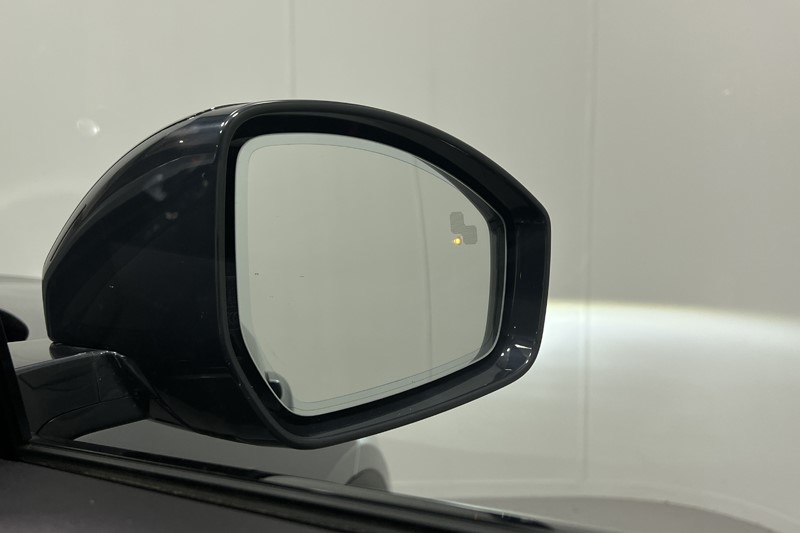 2023 (73) JAGUAR E-PACE 1.5 P300e R-Dynamic HSE Black 5dr Auto 5638409