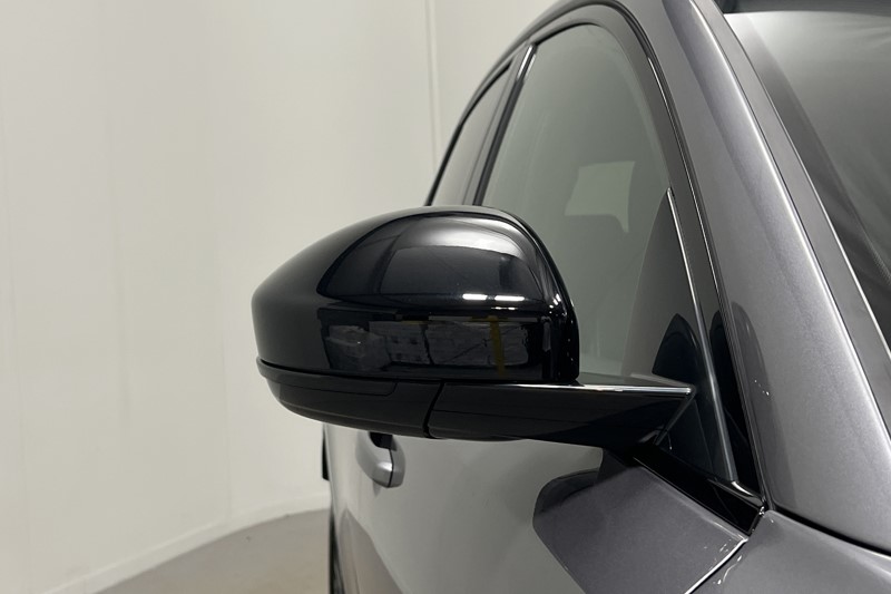 2023 (73) JAGUAR E-PACE 1.5 P300e R-Dynamic HSE Black 5dr Auto 5638441