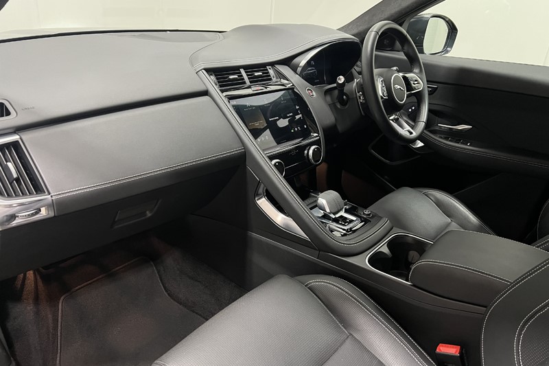 2023 (73) JAGUAR E-PACE 1.5 P300e R-Dynamic HSE Black 5dr Auto 5638429