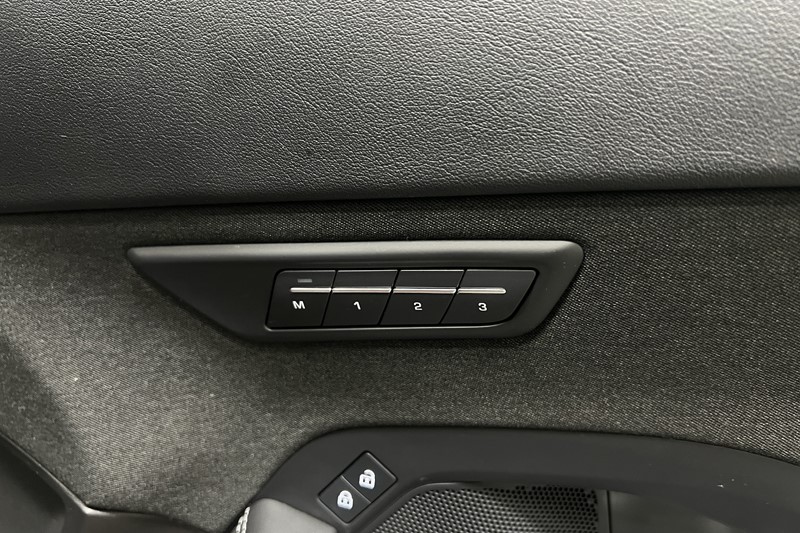 2024 (24) JAGUAR E-PACE 1.5 P300e R-Dynamic HSE Black 5dr Auto 5638564