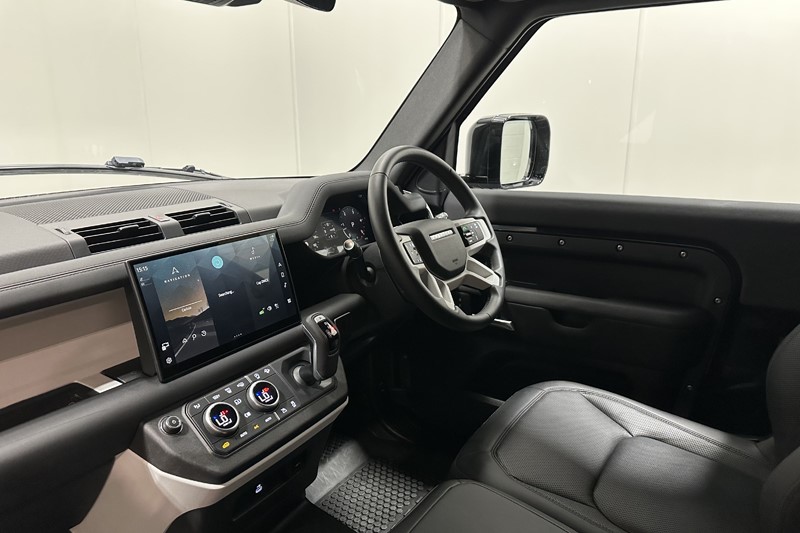 2024 (74) LAND ROVER COMMERCIAL DEFENDER 3.0 D250 Hard Top S Auto [3 Seat] 5669279